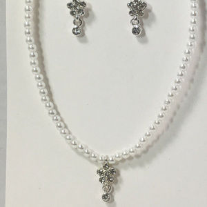 Kids Collection Rhinestone Daisy Flower Pearl Neck